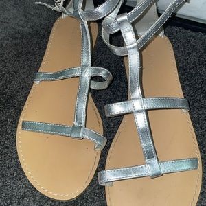 Silver Old Navy Roman Sandals with double strap at ankle! 🩴